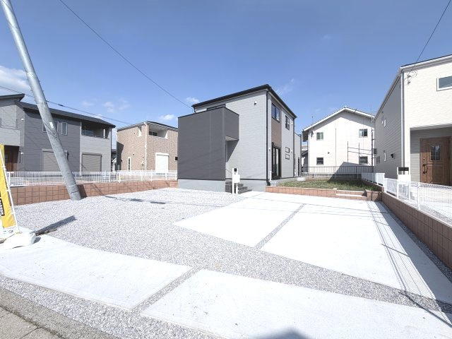 リーブルガーデンS前橋市樋越町第４　3号棟の駐車場|駐車場もキレイに整備されています。３台以上駐車可能です！