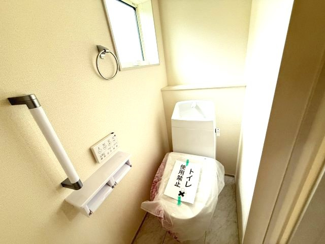 リーブルガーデンS前橋市樋越町第４　3号棟のトイレ|2階トイレです。清潔感のある白を基調としています。