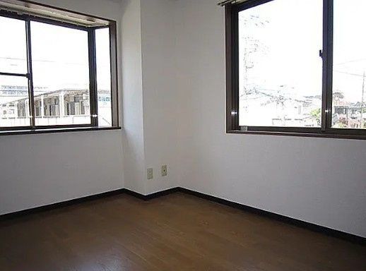 フォーシーズンの居間・リビング|別部屋参考写真となります