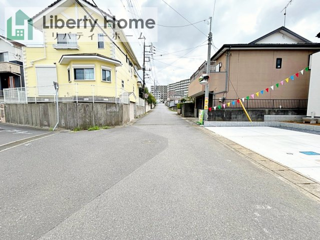 取手市井野台5期　新築戸建　1号棟の前面道路含む現地写真