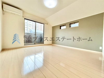 【その他】 | 垂水区星陵台 戸建 | 主寝室です♪アクセントクロスで部屋が引き締まって見えます♪