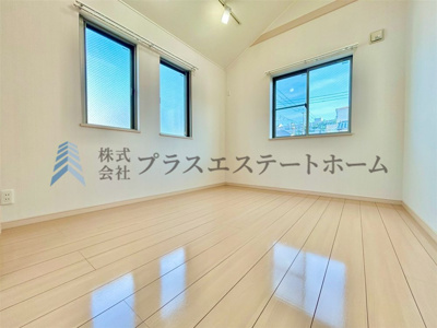 【その他】 | 垂水区星陵台 戸建 | 洋室はシンプルな配色にしていますので、お客様好みの家具を配置頂けます♪