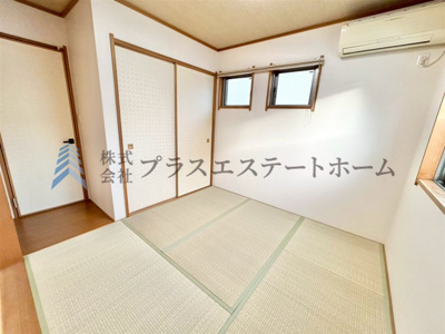 【和室】 | 垂水区星陵台 戸建 | リビングの隣の和室♪扉が全て開くのでもっと広々リビングにしたりお客様が来られた時は客間に♪