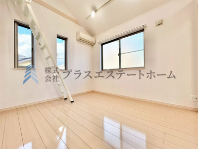 【洋室】 | 垂水区星陵台 戸建 | ロフト付き洋室♪天井が高く開放感があります♪