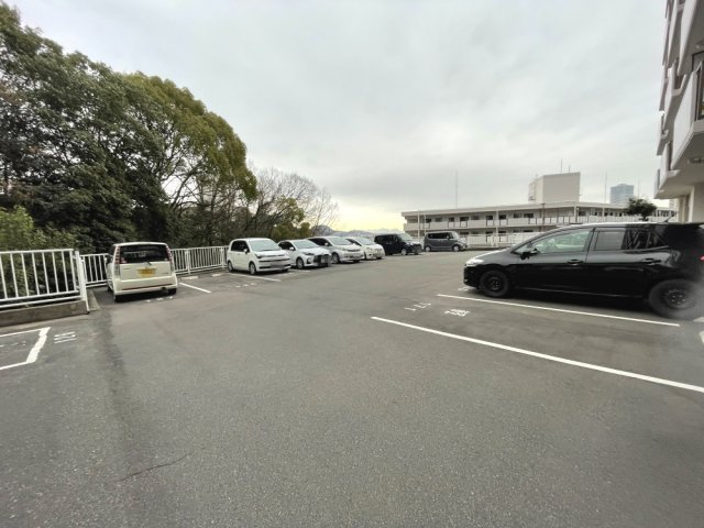 トーカンマンション山根町センターウイングの駐車場|駐車場の総区画数は409台あり、平面駐車場になります。詳細はお問い合わせください。