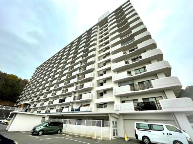 トーカンマンション山根町センターウイングの外観|眺望・陽当たり・風通し良好！静かに暮らせる緑豊かな高台立地の6階住戸です！