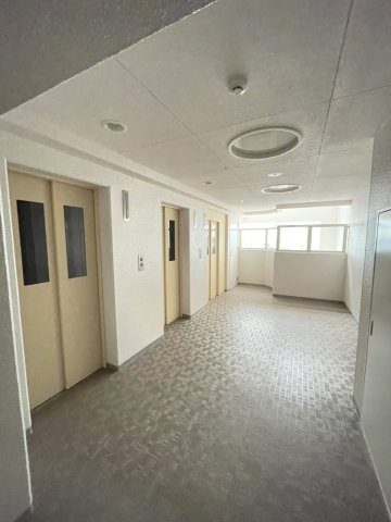 トーカンマンション山根町センターウイングのその他共用部分|エレベーターも数基あり混み合う時間帯も安心。共用部清掃等も行き届き防犯面も安心の24時間常勤管理です