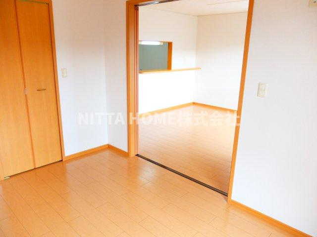 丹波市氷上町上成松のアパートの子供部屋|リビングの隣の洋室です彡