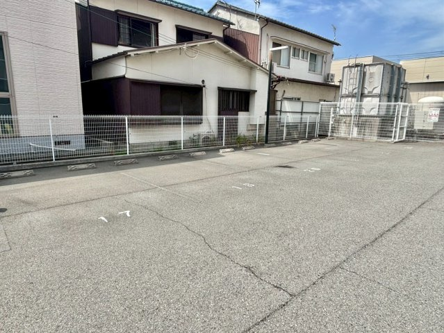 ベルメゾン・エグレットの駐車場