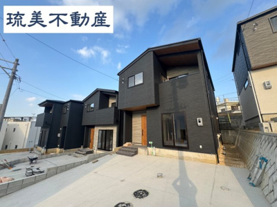 【外観】 | 沖縄市登川（全5棟）4号棟 | 4号棟　並列駐車2台可♪