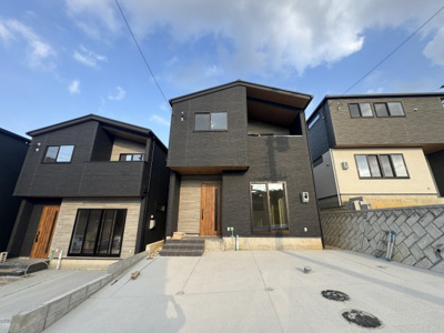 【外観】 | 沖縄市登川（全5棟）4号棟 | 4号棟　並列駐車2台可♪