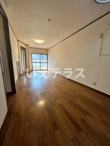 湊山町貸家の居間・リビング