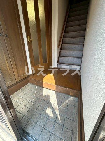 湊山町貸家の玄関