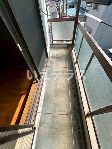 湊山町貸家のバルコニー