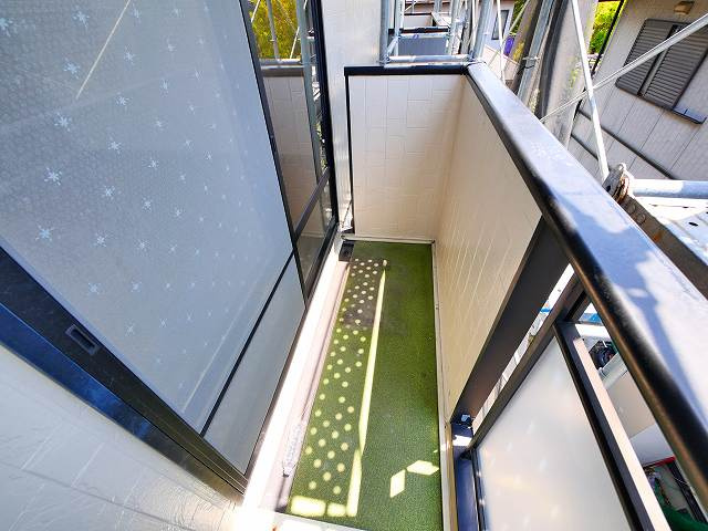 サンビレッジ学園前東坂　D棟のバルコニー