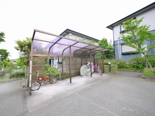 サンビレッジ学園前東坂　D棟のその他共用部分|自転車置き場