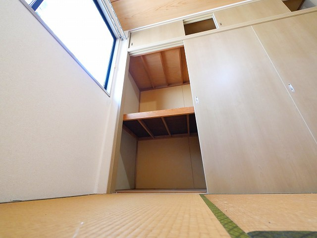 サンビレッジ学園前東坂　D棟の収納
