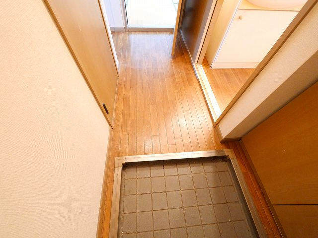 サンビレッジ学園前東坂　D棟の玄関