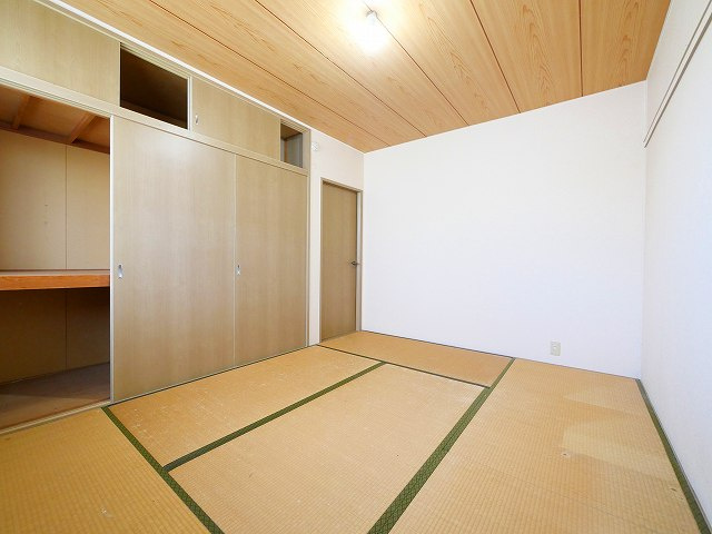サンビレッジ学園前東坂　D棟の和室