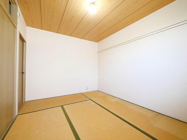 サンビレッジ学園前東坂　D棟の和室