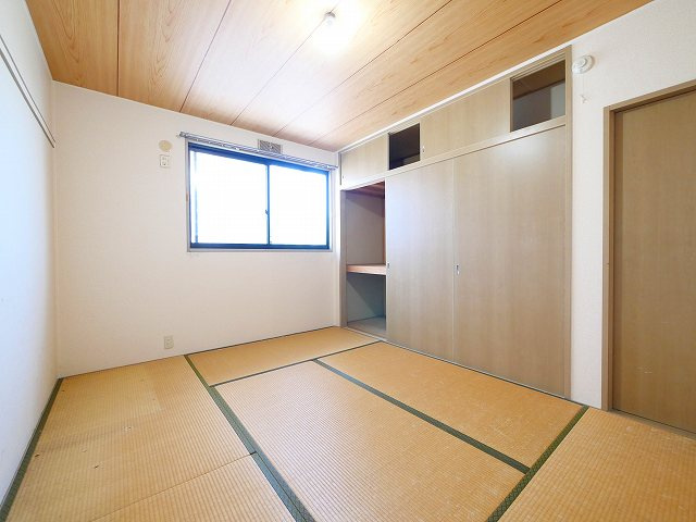 サンビレッジ学園前東坂　D棟の和室