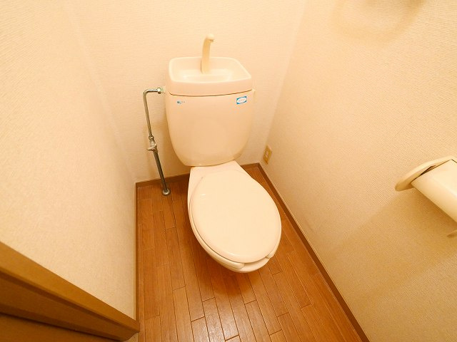 サンビレッジ学園前東坂　D棟のトイレ