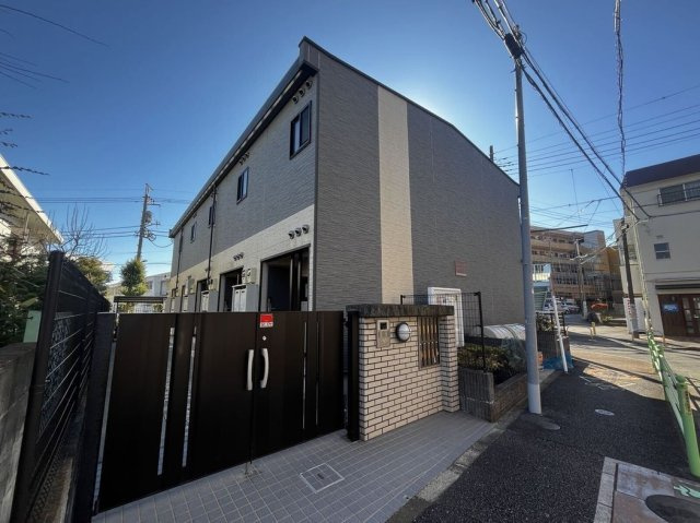 レオパレスカーサアベニューⅣの外観