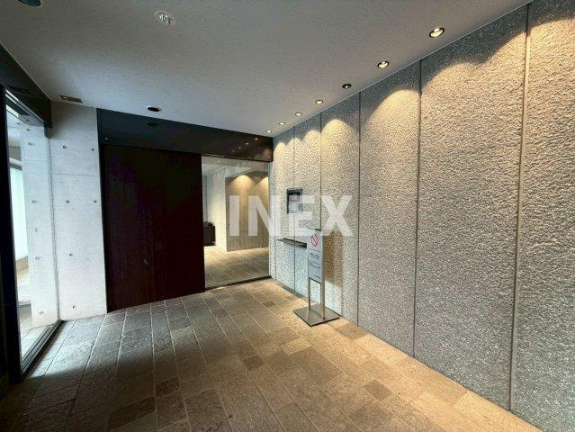 横浜市西区楠町の賃貸マンションのエントランス