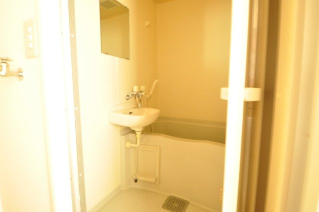 レオパレスＩネットワークＴＡＫＡＴＡの浴室