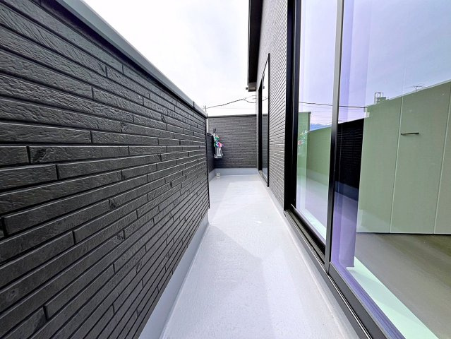 新築戸建・新築建売　福島市南沢又21番　清水小学校・清水中学校のバルコニー|南側のバルコニーは陽当たりが良くお洗濯物も良く乾きそうです！