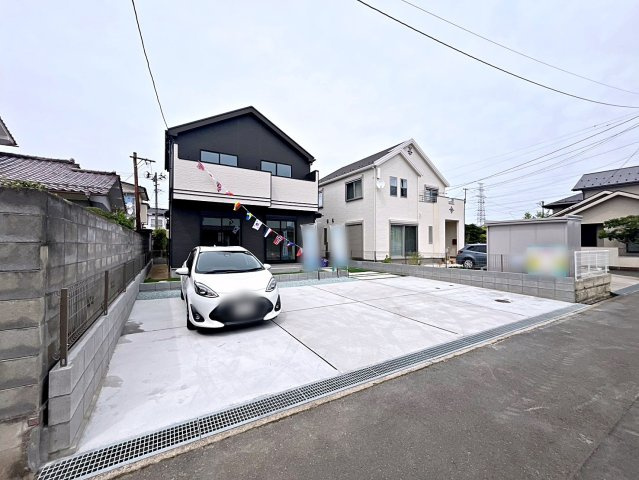 新築戸建・新築建売　福島市南沢又21番　清水小学校・清水中学校の外観|駐車スペースはゆったりとしており3台以上可能です！（車種による）