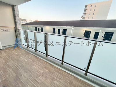 【バルコニー】 | カシータ須磨板宿 | フラットで繋がるバルコニーが第二のリビングに♪外ごはんも気軽に楽しめます♪