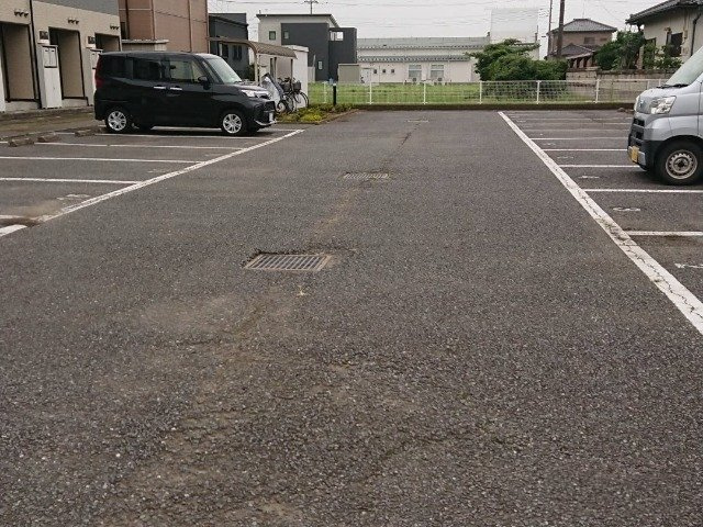レオパレスイルクオーレの駐車場