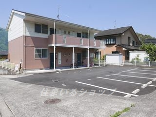 アイランド古本の駐車場