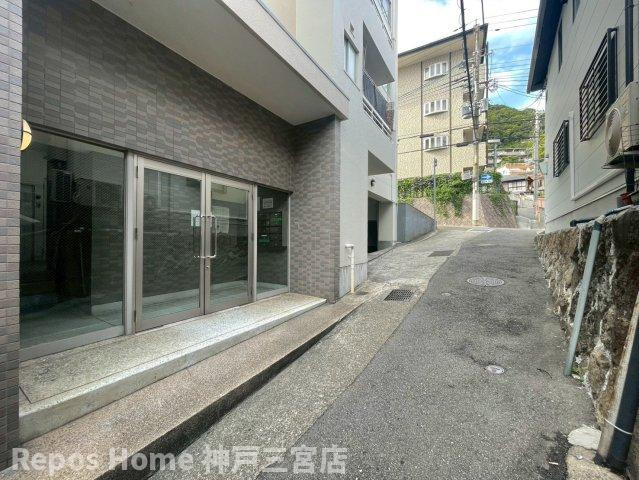 北野台ハイツのエントランス