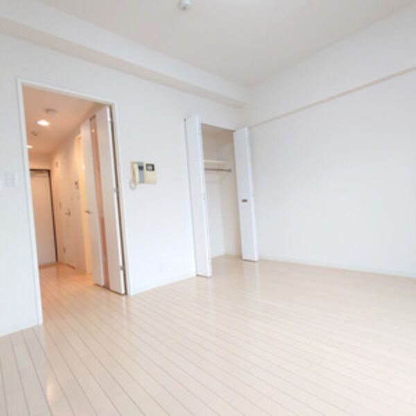 グランルージュ栄 Ⅱの居間・リビング