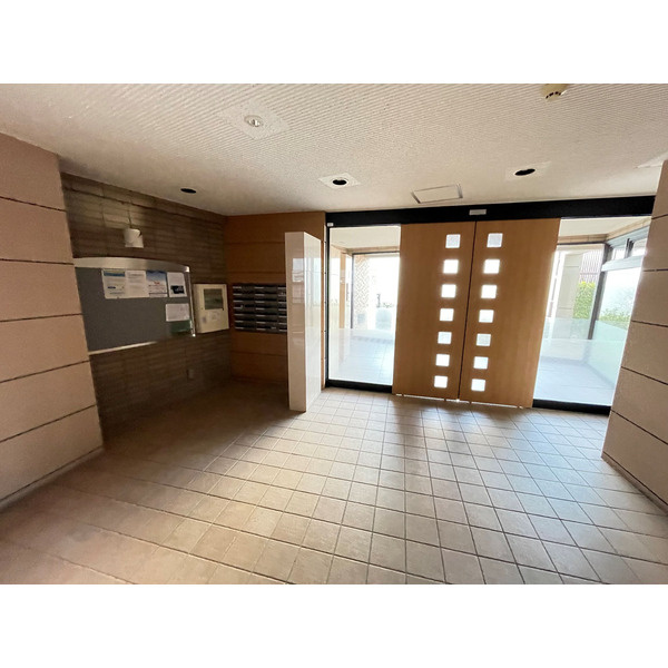 福岡市西区富士見２丁目の賃貸マンションのエントランス
