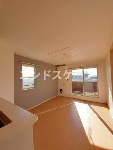 クラール　モーデの居間・リビング|高崎、前橋のお部屋探しはエンドスケープまで！お客様の理想お聞かせ下さい♪