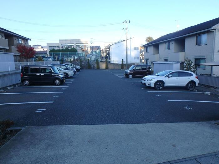 イーストヒルズ高松　Ｆの駐車場