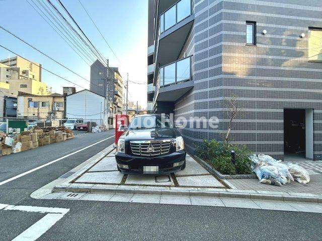 プロスタイルウェルス南千住メディフィスの駐車場|【敷地内駐車場】最新の空き状況や費用などの詳細は担当スタッフまでお問い合わせください。