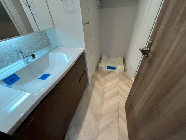 クレヴィア京都山科の洗面所|洗面室にはリネン庫付きです。