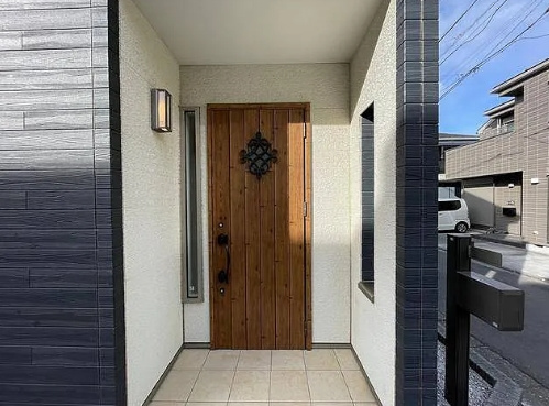春日町6丁目戸建のエントランス