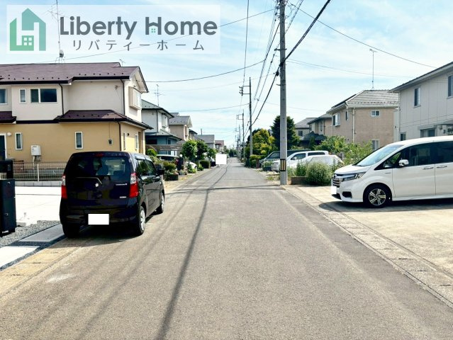 龍ケ崎市久保台2丁目　新築戸建　2号棟の前面道路含む現地写真