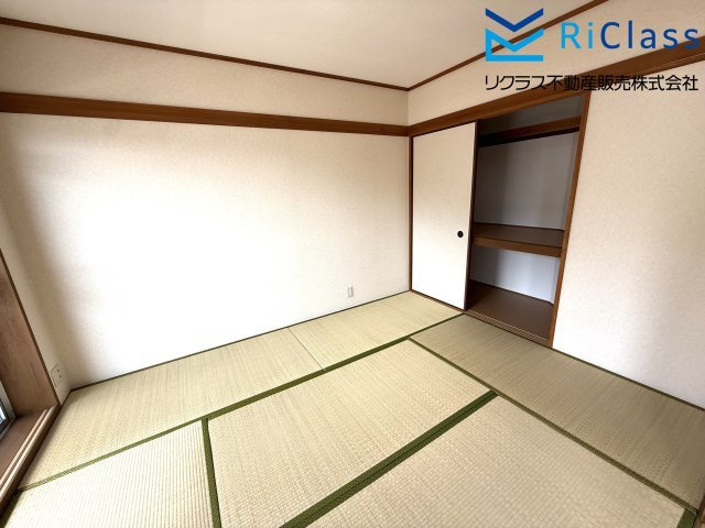 クレセント長田の和室|きれいな和室です
押入れ収納あります