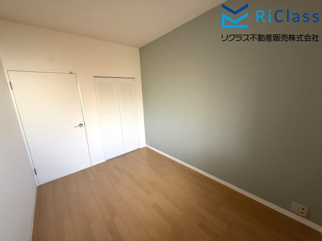 クレセント長田の寝室|落ち着いた色調の寝室です