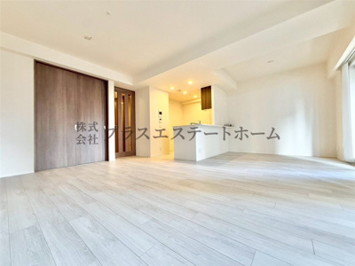 【居間・リビング】 | ワコーレザ神戸トアロード | 広々とした使い方自由なリビングです。