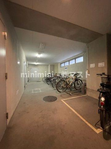 プルミエール南本町の駐車場