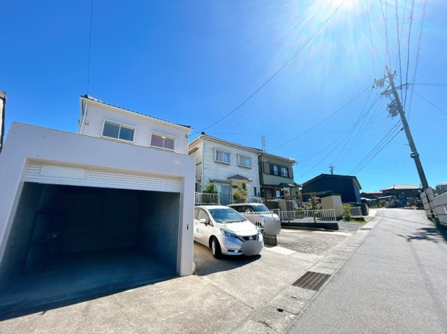 【内外装リフォーム済】碧南市荒子町３丁目の前面道路含む現地写真
