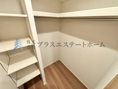 【その他】 | ウインヒルズジェームス山  | 【当社施工事例】WIC♪広々しているので、各アイテムが美しく整頓でき、 毎朝の準備がスムーズ♪ 