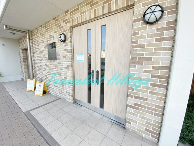 茅ヶ崎市東海岸南２丁目の賃貸マンションのエントランス